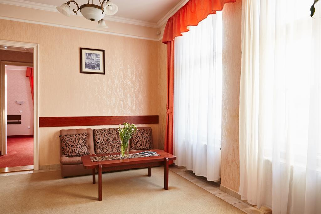 แอสโทเรีย โฮเต็ล แอนด์ เรสเทอรองท์ Hotel บาลาตอนฟือเรด ภายนอก รูปภาพ