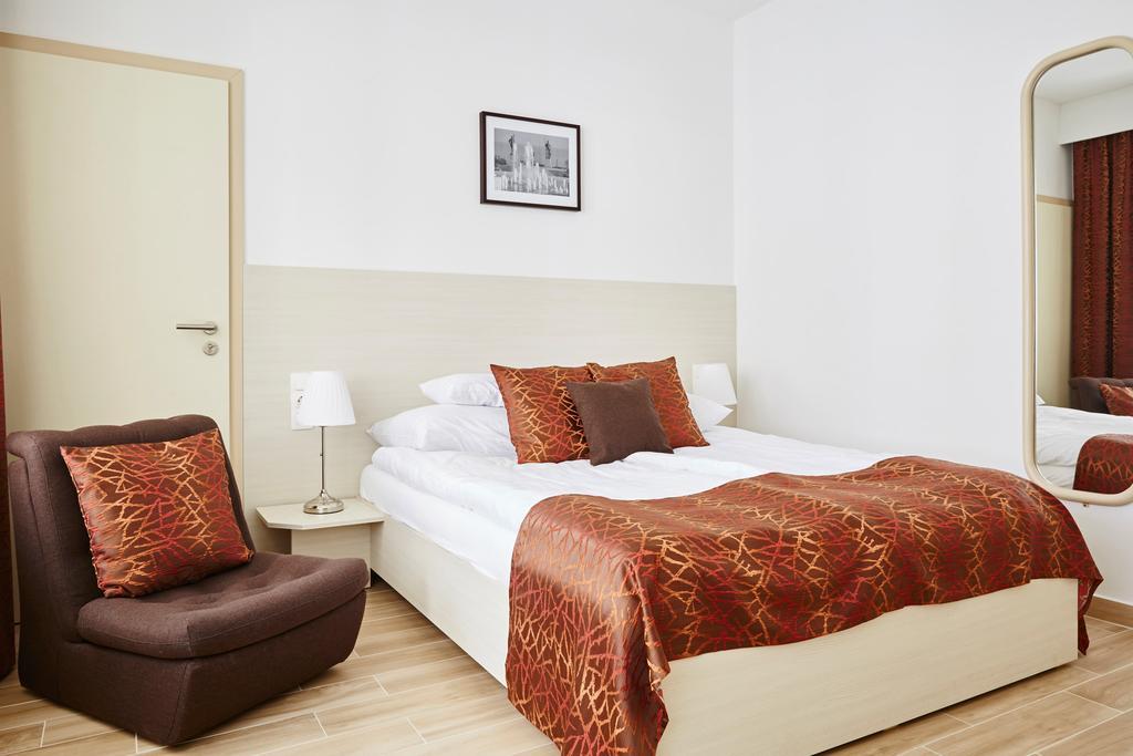 แอสโทเรีย โฮเต็ล แอนด์ เรสเทอรองท์ Hotel บาลาตอนฟือเรด ภายนอก รูปภาพ