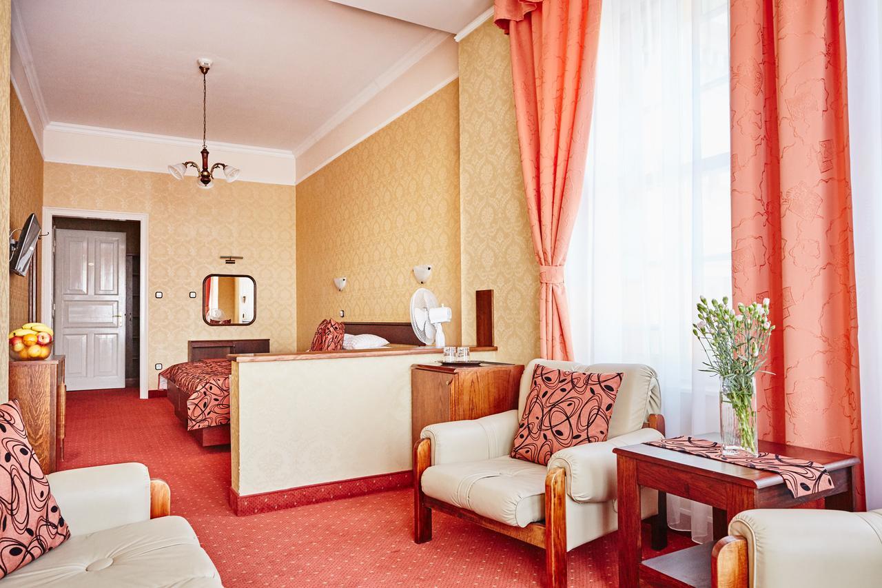 แอสโทเรีย โฮเต็ล แอนด์ เรสเทอรองท์ Hotel บาลาตอนฟือเรด ภายนอก รูปภาพ